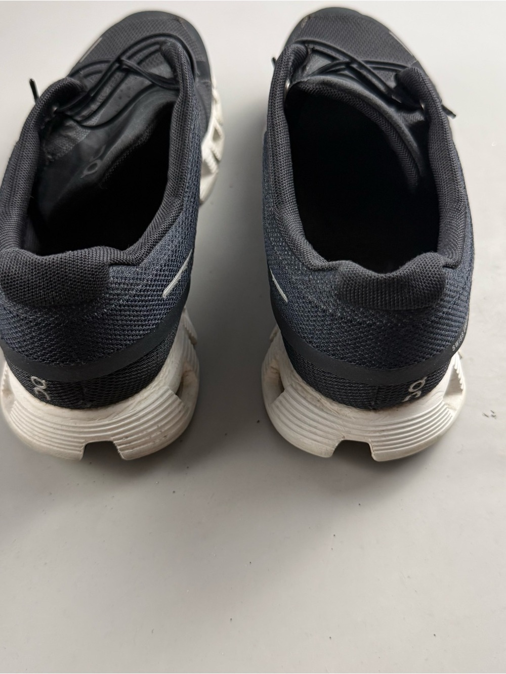 On Cloud 5 Women’s Black White Running Minimalist Sneakers Size 8 / 39 - Picture 4 of 9